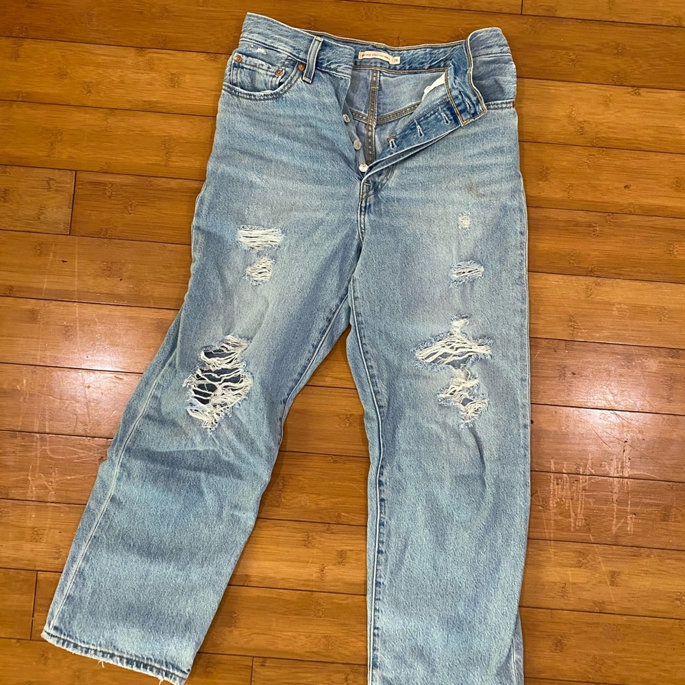 Levis ribcage straight ankle light distressed jeans 28